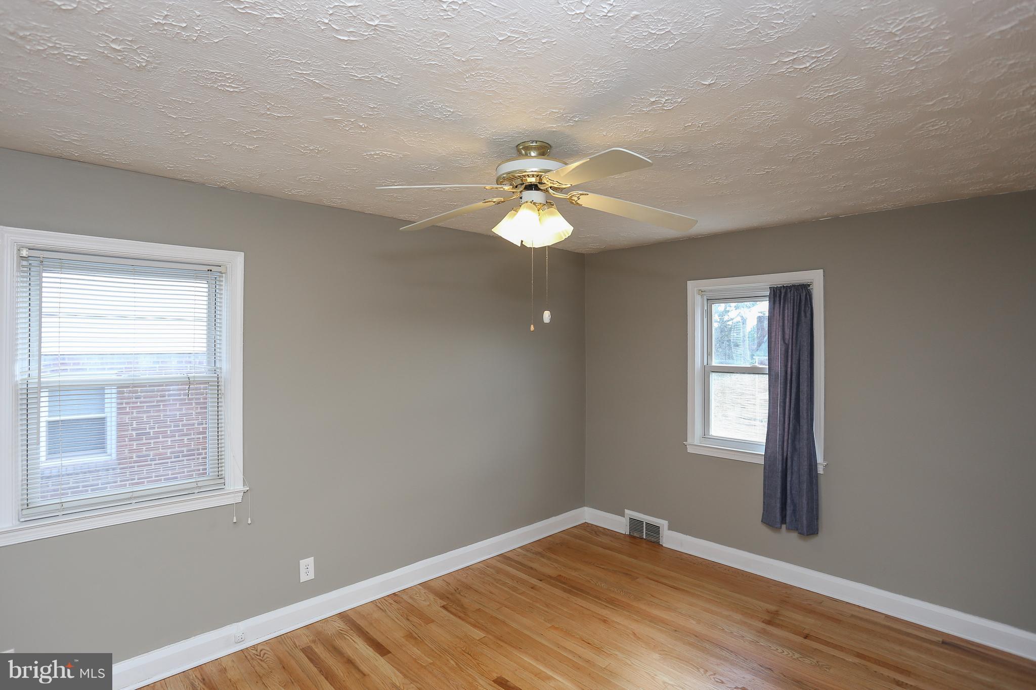 1034 Downton Road Baltimore, MD 21227 - Photo 10 of 48