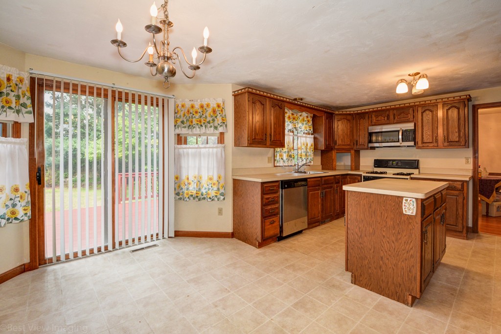 24 Pattys Road Mansfield, MA 02048 - Photo 8 of 30 Gallery Image 8