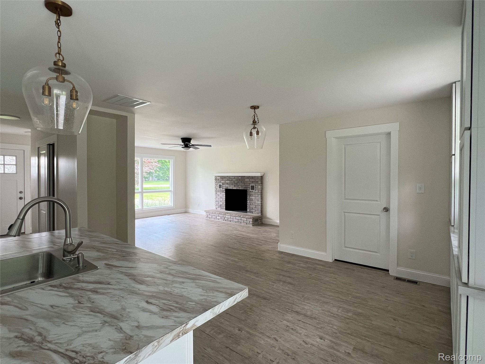 5327 East Carpenter Road Flint, MI 48506 - Photo 9 of 21 1201F3B2-520B-4EEB-A151-E16C385FE7DE.jpeg