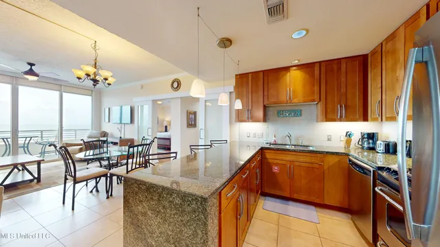 $2,995 | 2060 Beach Boulevard, Unit 1207, Biloxi, MS 39531