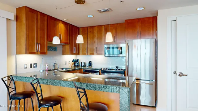 $2,995 | 2060 Beach Boulevard, Unit 1207, Biloxi, MS 39531