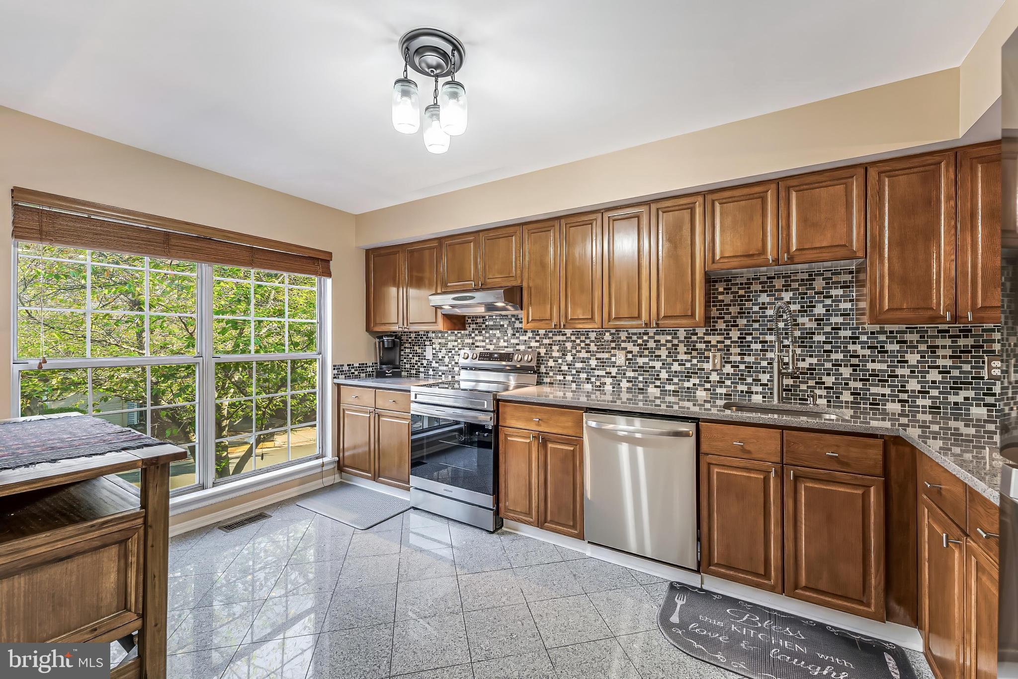 12210 Wye Oak Commons Circle Burke, VA 22015 - Photo 15 of 44