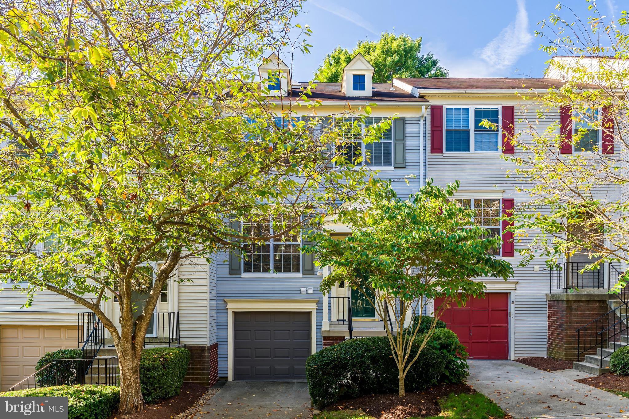 12210 Wye Oak Commons Circle Burke, VA 22015 - Photo 3 of 44