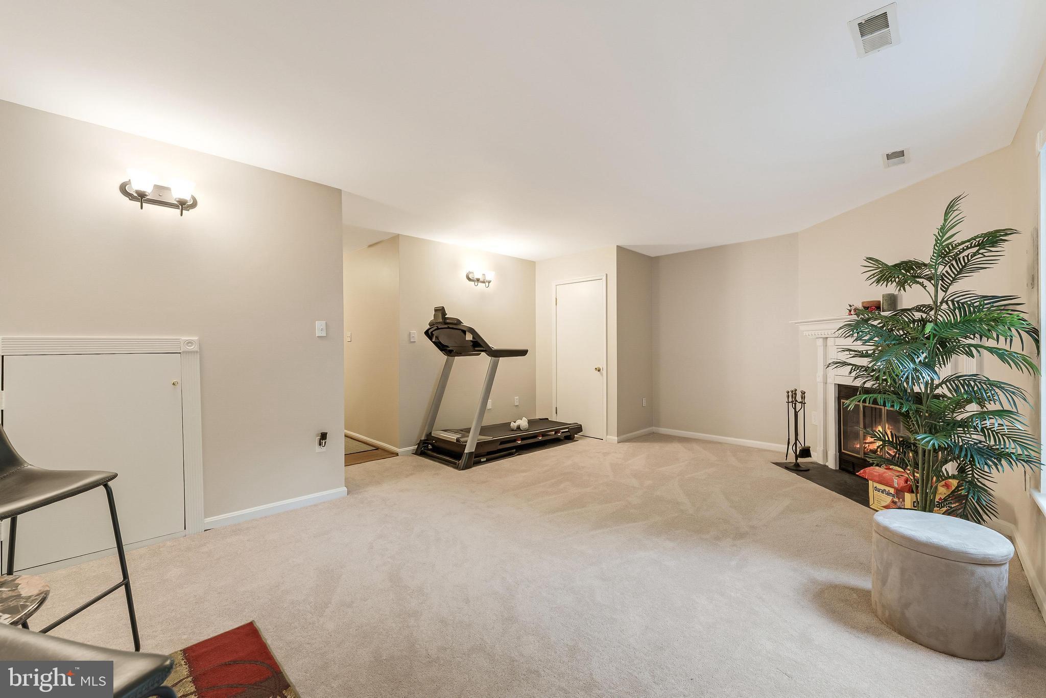 12210 Wye Oak Commons Circle Burke, VA 22015 - Photo 32 of 44