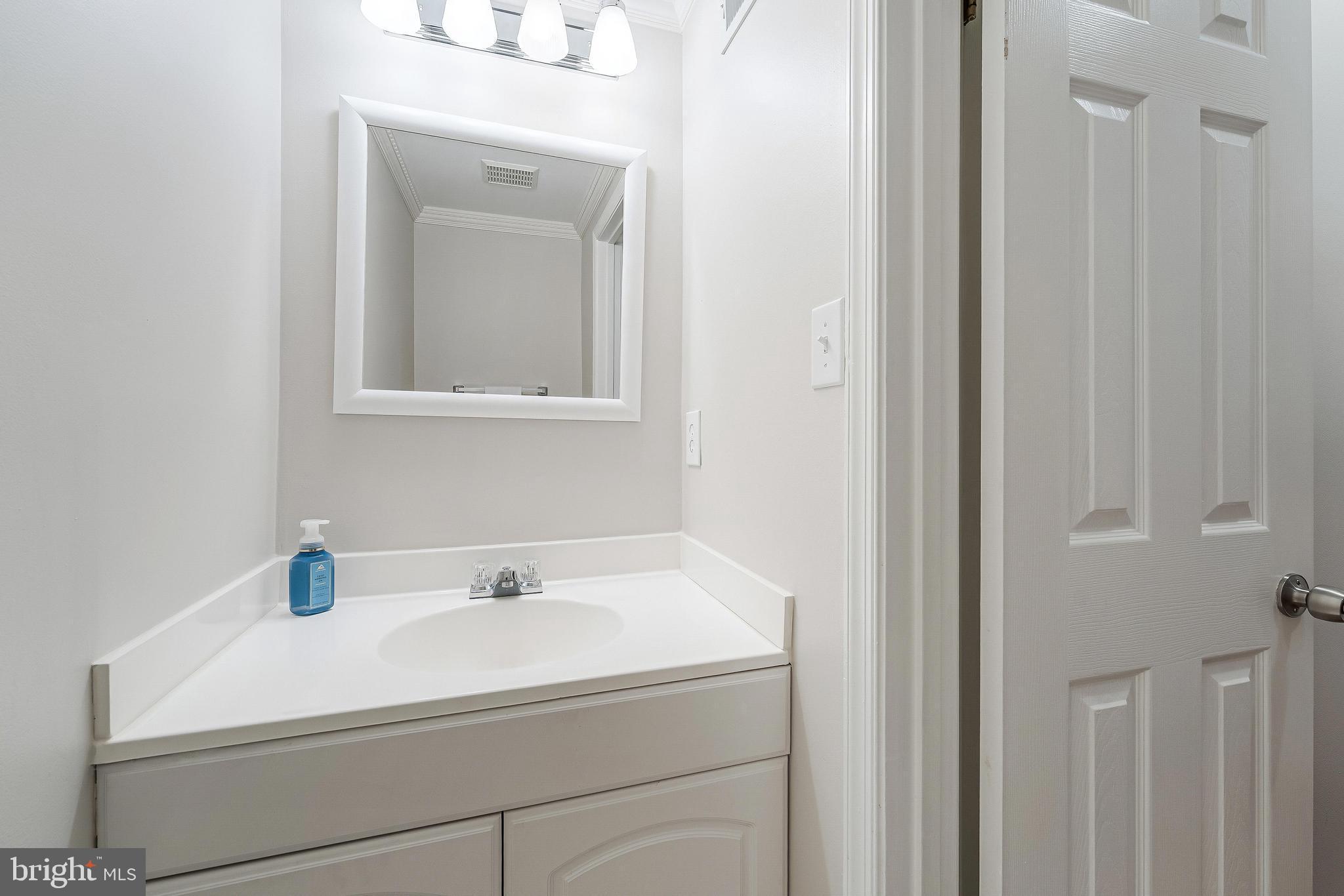 12210 Wye Oak Commons Circle Burke, VA 22015 - Photo 35 of 44