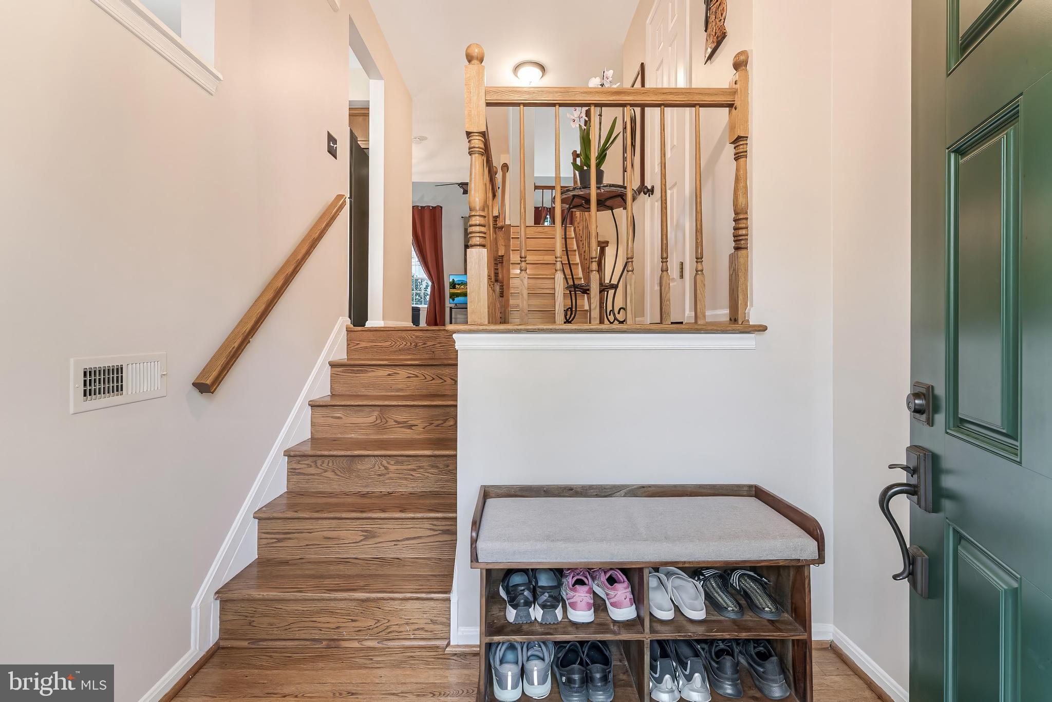 12210 Wye Oak Commons Circle Burke, VA 22015 - Photo 4 of 44