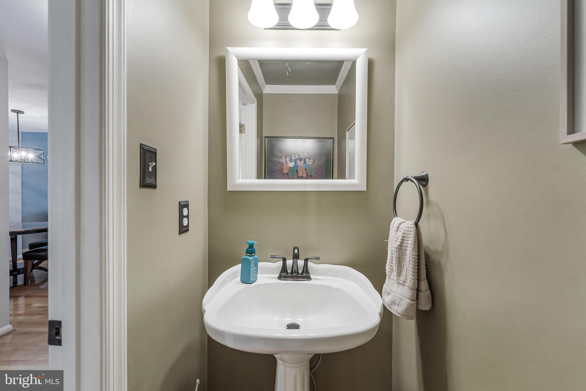 12210 Wye Oak Commons Circle Burke, VA 22015 - Photo 7 of 44