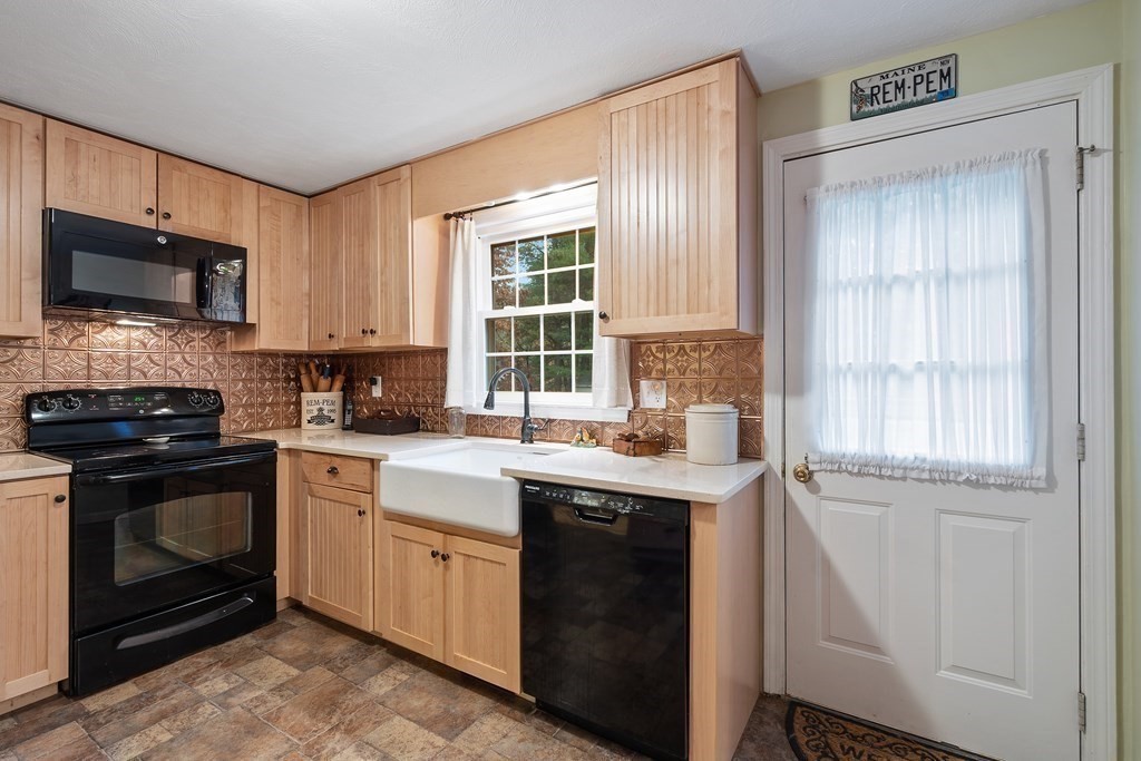 9 Birch Lane Townsend, MA 01469 - Photo 13 of 35