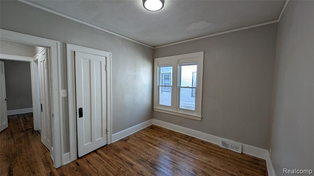 369 Newport Street Detroit, MI 48215 - Photo 10 of 32