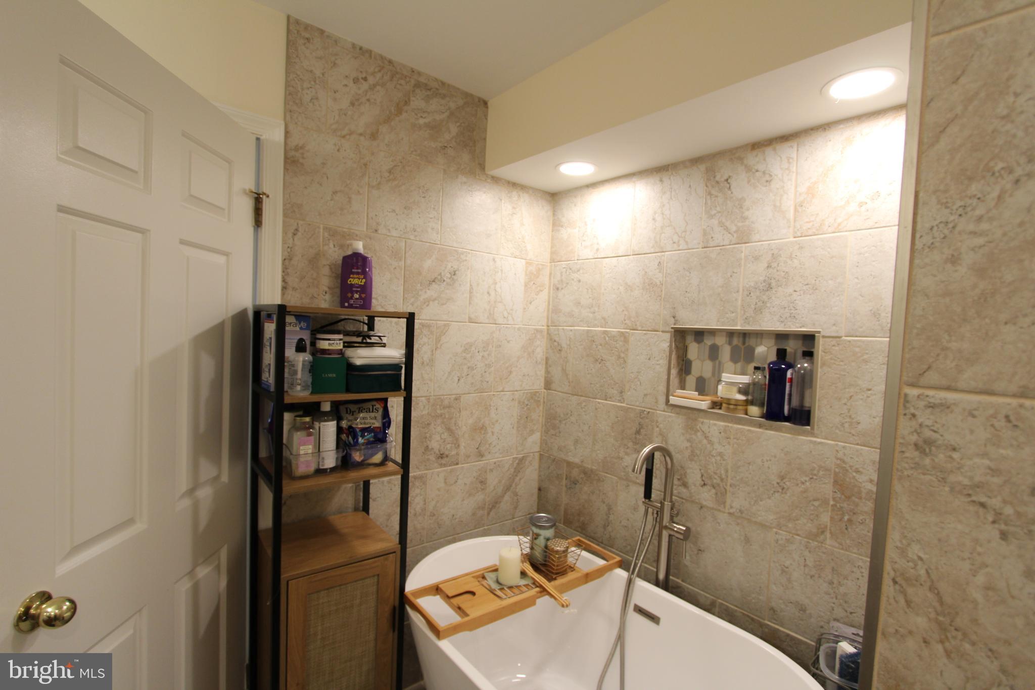 5145 Columbia Road, Unit 831 Columbia, MD 21044 - Photo 24 of 38 Primary Bath