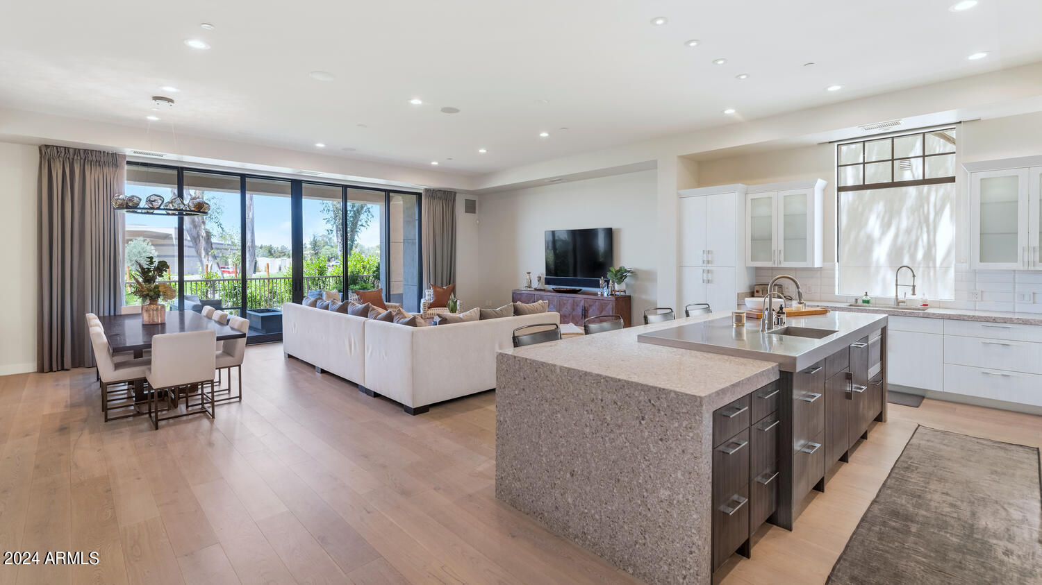 2 Biltmore Estates Drive, Unit 101 Phoenix, AZ 85016 - Photo 4 of 32 2 Biltmore Estates Dr-large-009-009-2 Bi