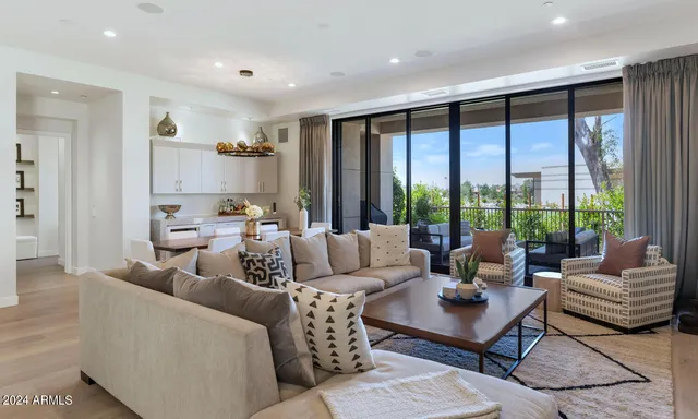 $19,995 | 2 Biltmore Estates Drive, Unit 101, Phoenix, AZ 85016