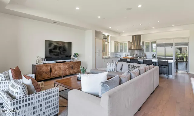 $19,995 | 2 Biltmore Estates Drive, Unit 101, Phoenix, AZ 85016