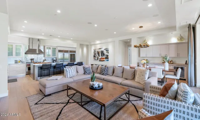 $19,995 | 2 Biltmore Estates Drive, Unit 101, Phoenix, AZ 85016