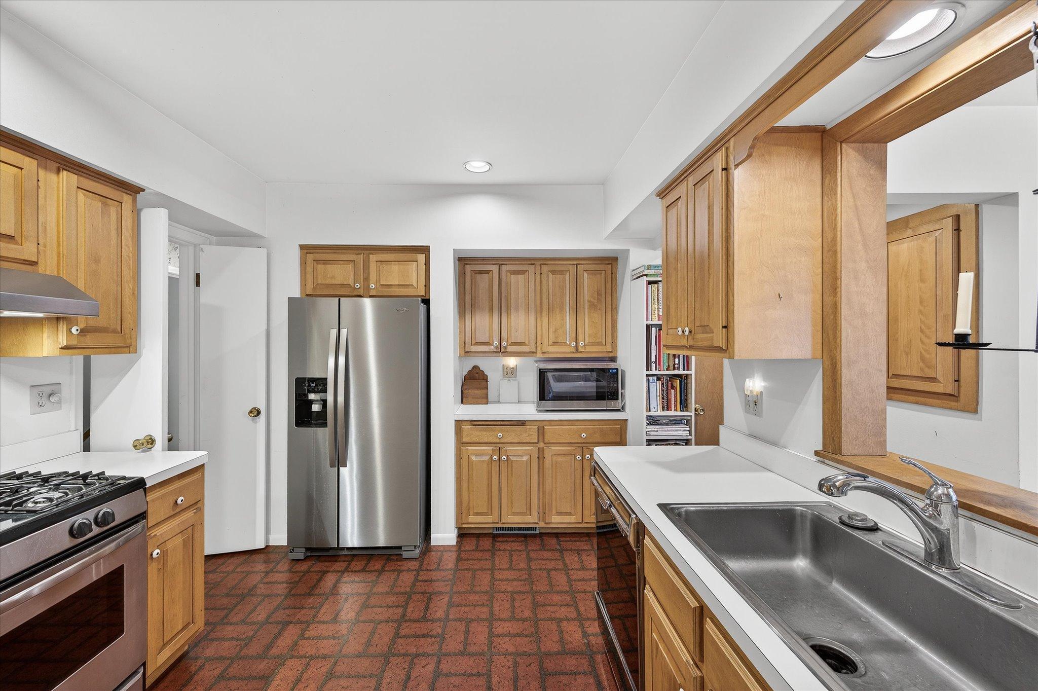 2218 Mt View Avenue Minneapolis, MN 55405 - Photo 13 of 56