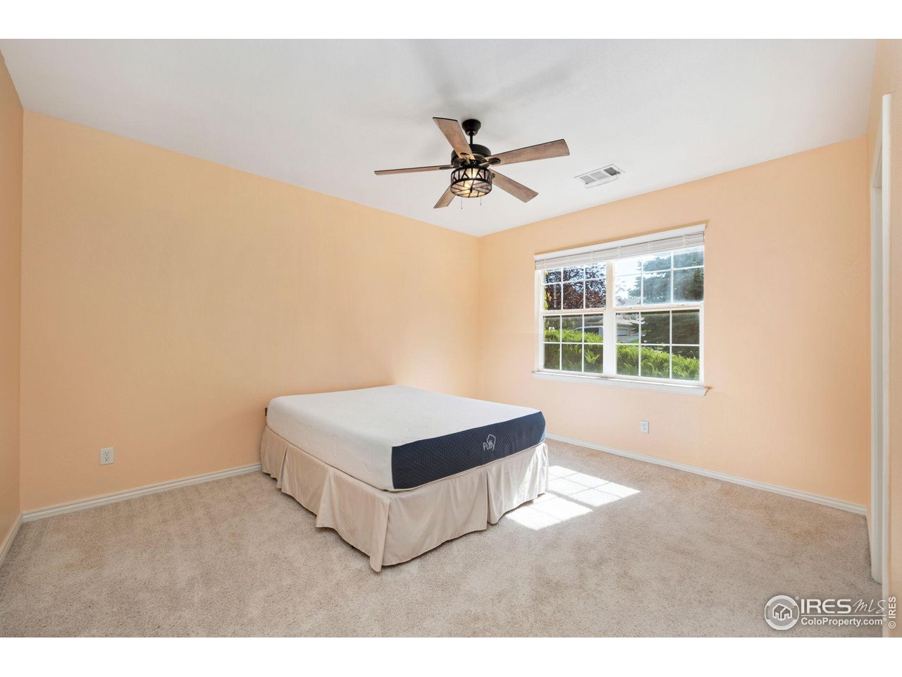 4672 West 20th Road, Unit 2212 Greeley, CO 80634 - Photo 22 of 40 The primary suite is upgraded to a 5-piece full bath and offers a walk in closet.