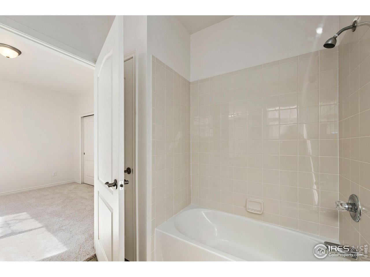 4672 West 20th Road, Unit 2212 Greeley, CO 80634 - Photo 33 of 40 Private full bathroom attached to the 2nd bedroom