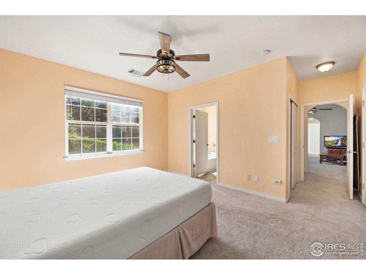 4672 West 20th Road, Unit 2212 Greeley, CO 80634 - Photo 8 of 40 The primary suite is upgraded to a 5-piece full bath and offers a walk in closet.