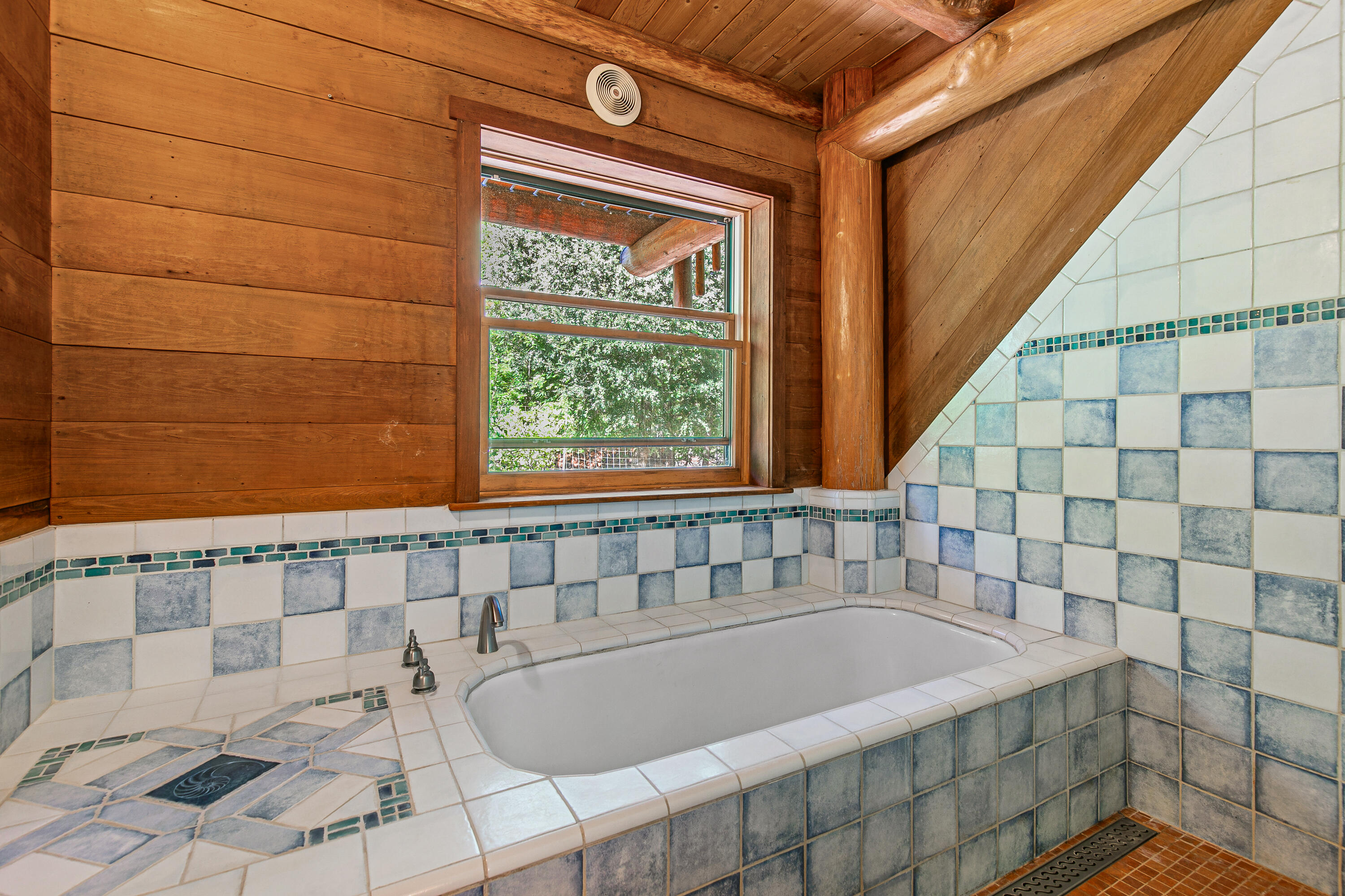 3496 East Fork Road Williams, OR 97544 - Photo 16 of 97 soaking tub