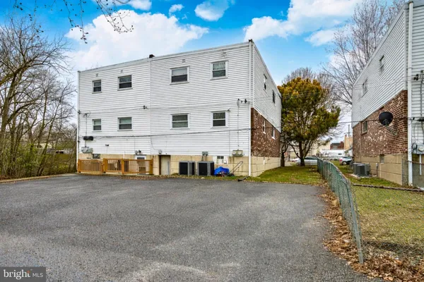 $299,999 | 202 Green Street, Holmes, PA 19043