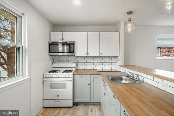 $299,999 | 202 Green Street, Holmes, PA 19043