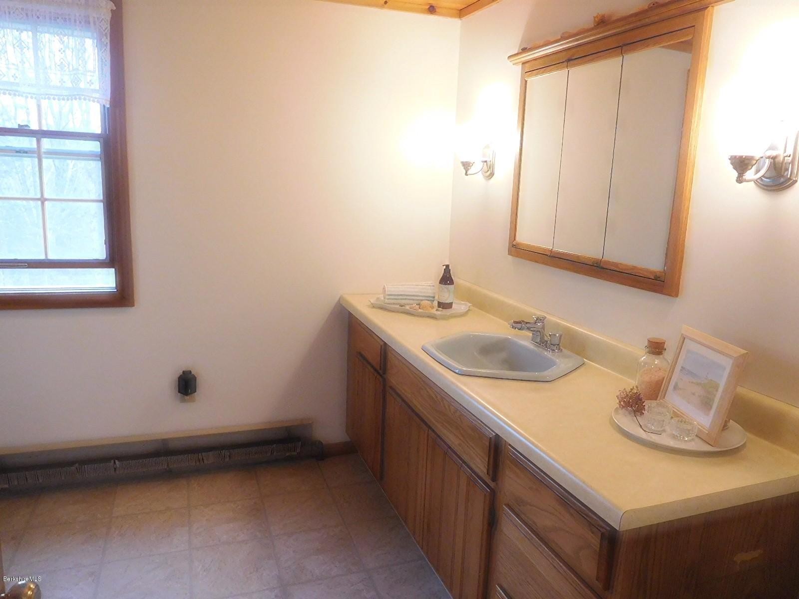 126 George Schnopp Road Hinsdale, MA 01235 - Photo 19 of 32 17--bath