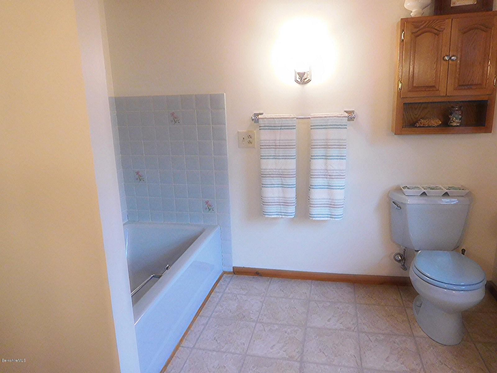 126 George Schnopp Road Hinsdale, MA 01235 - Photo 22 of 32 20---bath(3)
