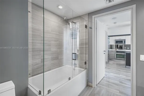 $4,000 | 1300 Brickell Bay Drive, Unit 1102, Miami, FL 33131