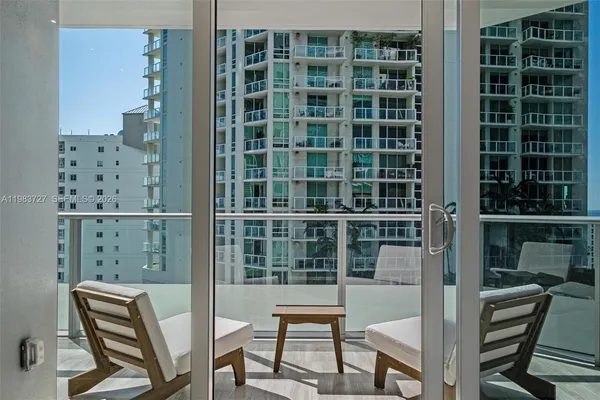 $4,000 | 1300 Brickell Bay Drive, Unit 1102, Miami, FL 33131