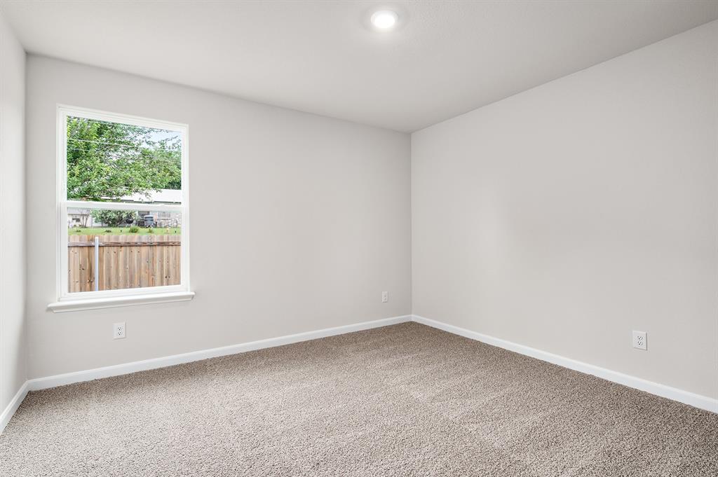 6326 Emerald Tree Lane Dallas, TX 75241 - Photo 18 of 20 an empty room with a window
