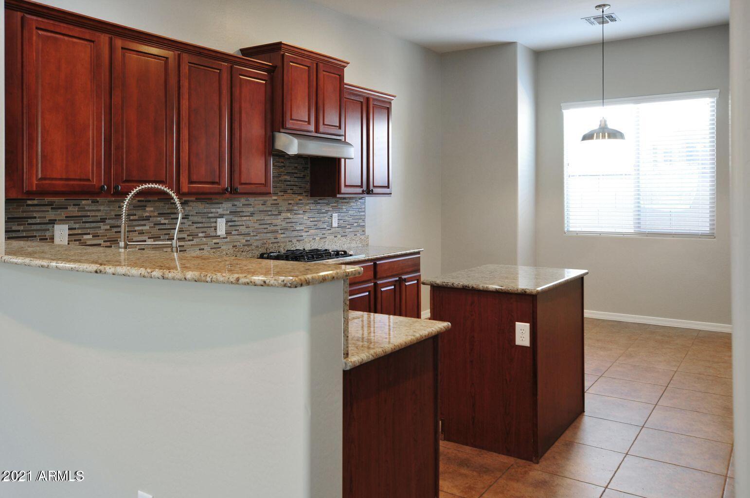 2851 North Riley Road Buckeye, AZ 85396 - Photo 7 of 46 20210206043836132142000000-o