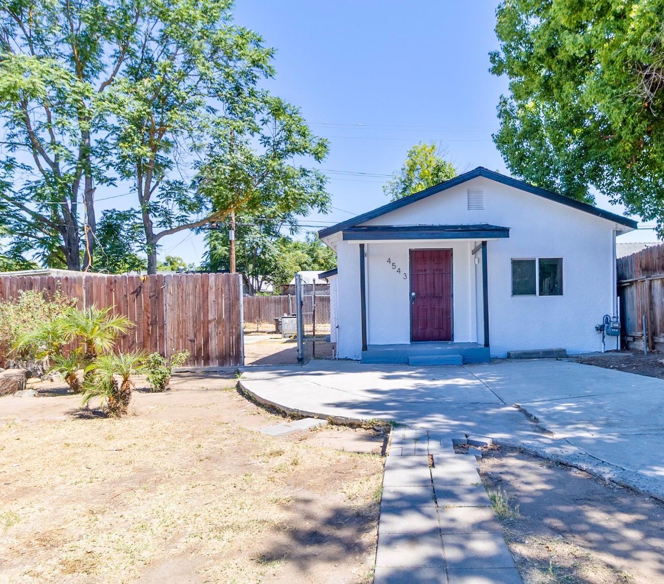 4543 East Inyo Street Fresno, CA 93702 - Photo 1 of 25