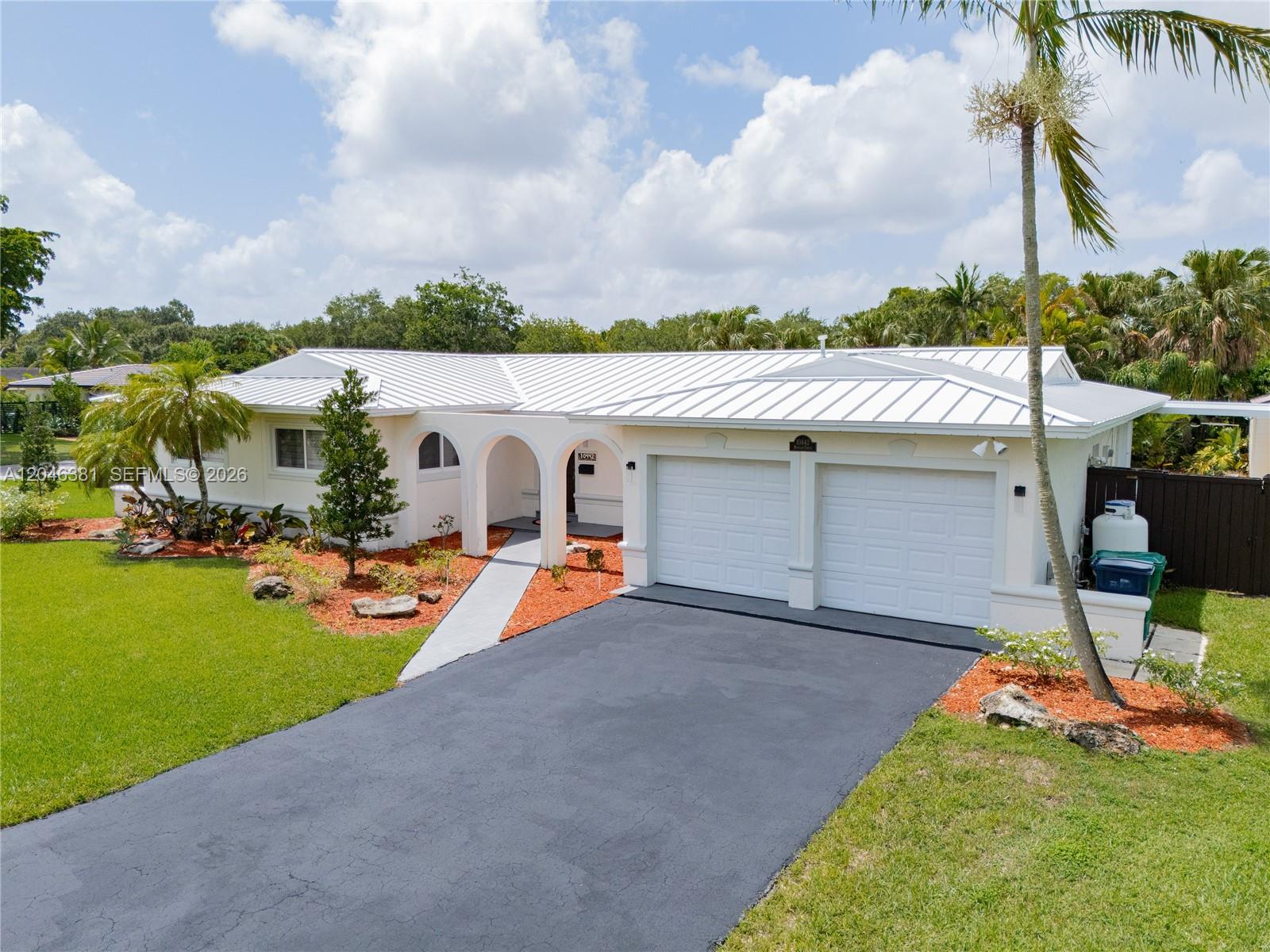 10442 Southwest 114th Street Miami, FL 33176 - Photo 2 of 48 Front right