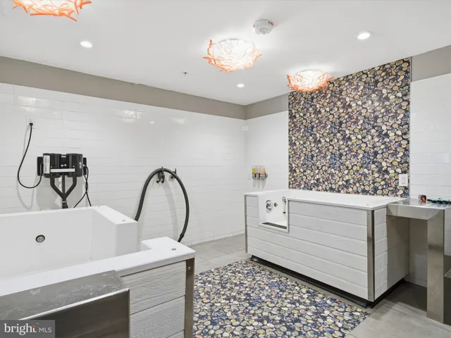 $3,200 | 145 Riverhaven Drive, Unit 214, Oxon Hill, MD 20745