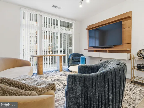 $3,200 | 145 Riverhaven Drive, Unit 214, Oxon Hill, MD 20745