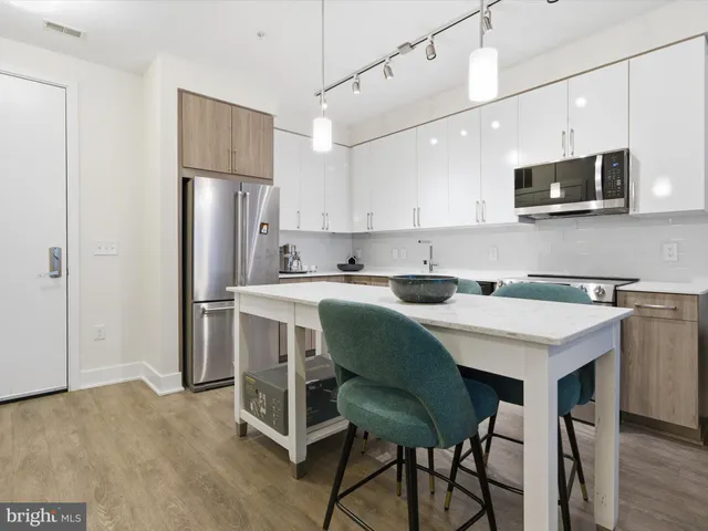 $3,200 | 145 Riverhaven Drive, Unit 214, Oxon Hill, MD 20745