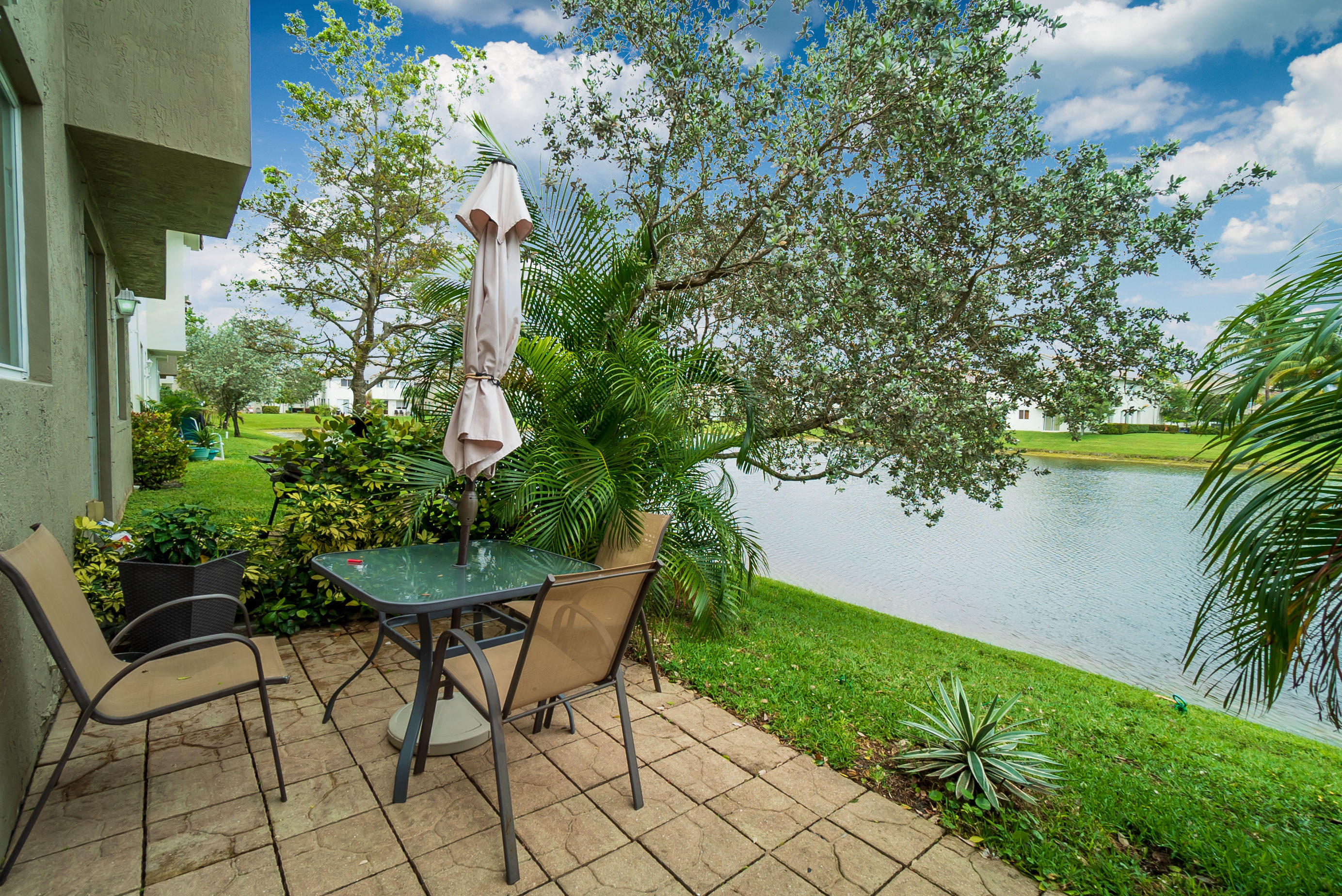 3164 Laurel Ridge Circle Riviera Beach, FL 33404 - Photo 16 of 19 Patio