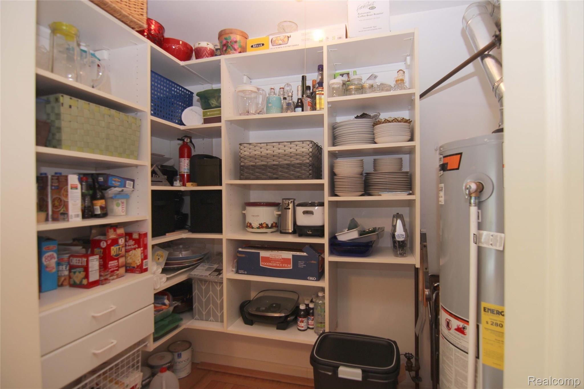 7760 Bridge Road Waterford, MI 48329 - Photo 22 of 27 Bridge Rd Pantry.jpg