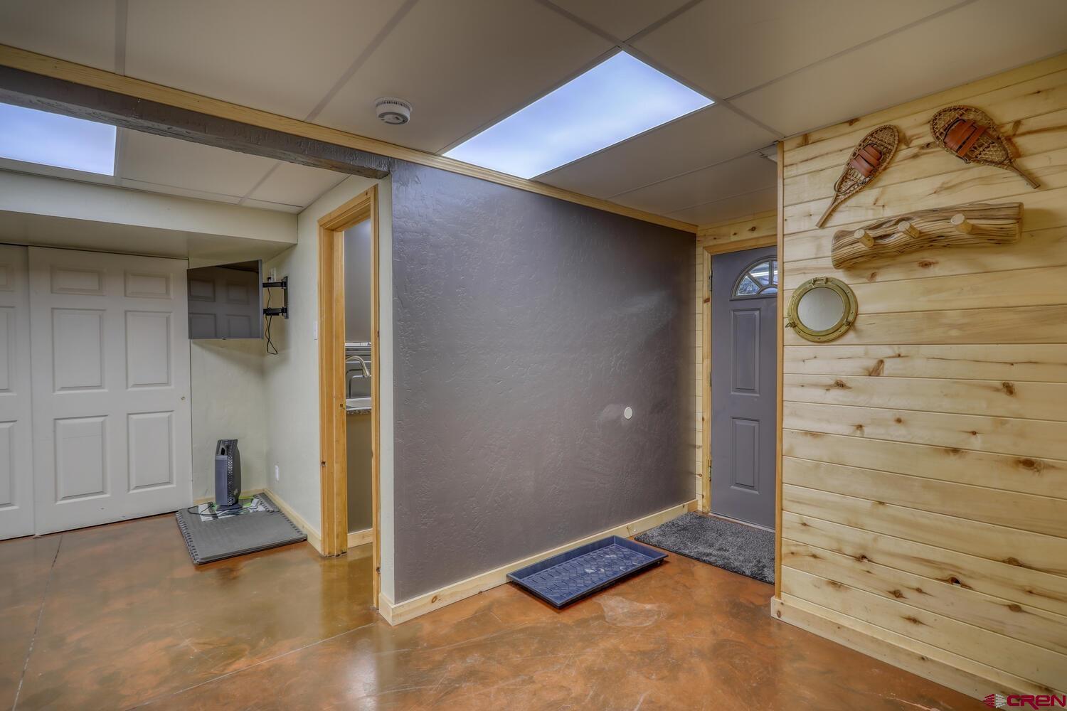 569 Eight Mile Loop Pagosa Springs, CO 81147 - Photo 27 of 31 an empty room with windows