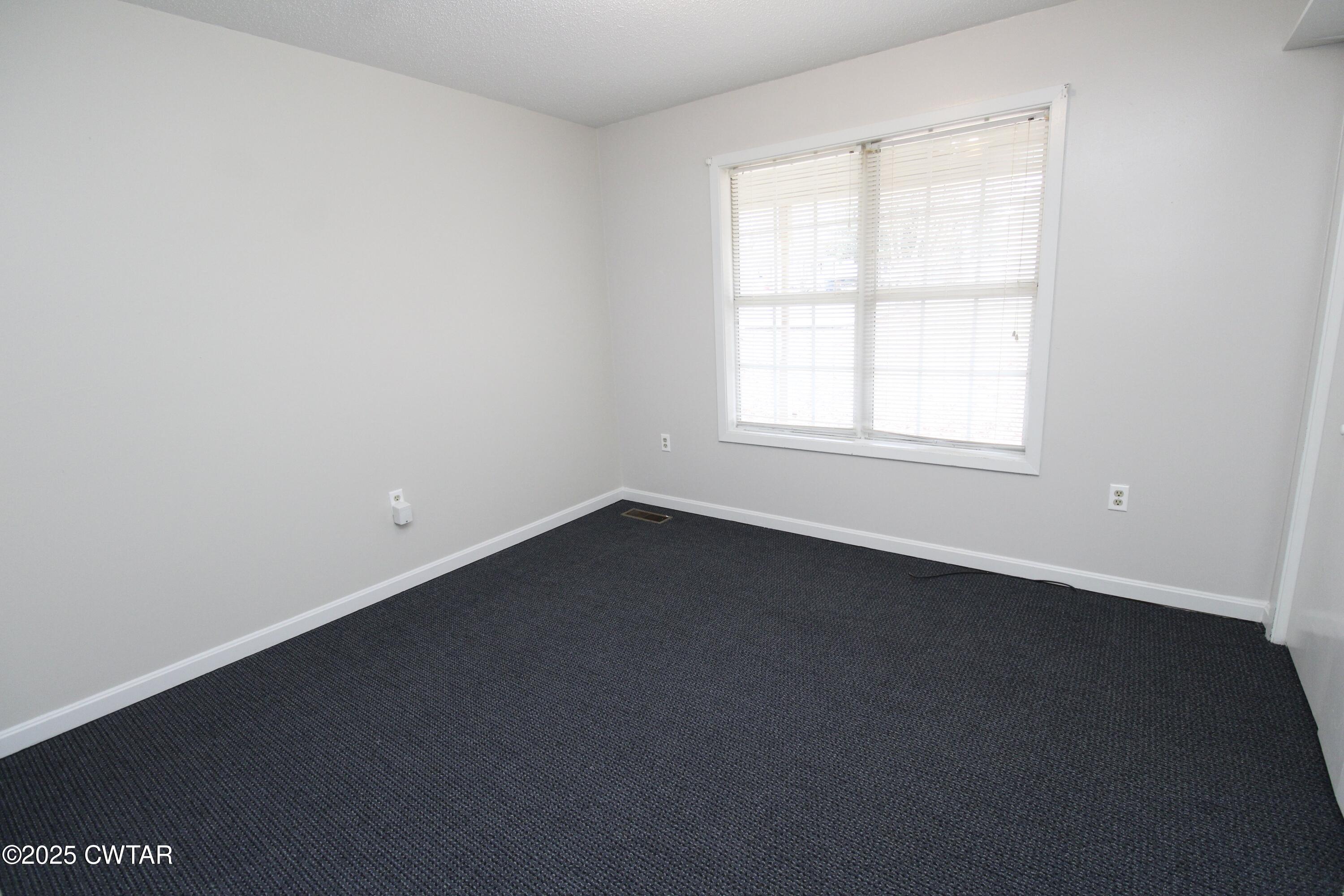 311 Elizabeth Circle Lexington, TN 38351 - Photo 14 of 23 an empty room with a window