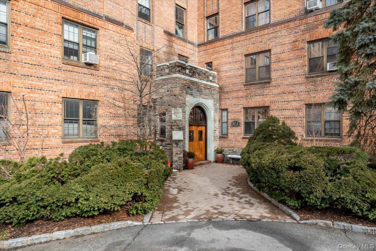 824 Bronx River Road, Unit 3A Bronxville, NY 10708 - Photo 23 of 26 Lobby Entrance to building 824