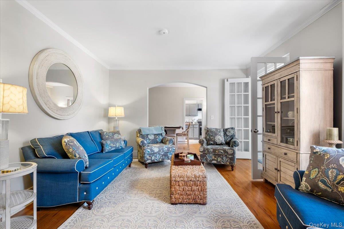 824 Bronx River Road, Unit 3A Bronxville, NY 10708 - Photo 3 of 26 Wood floors in excellent condition - spacious living room seating area