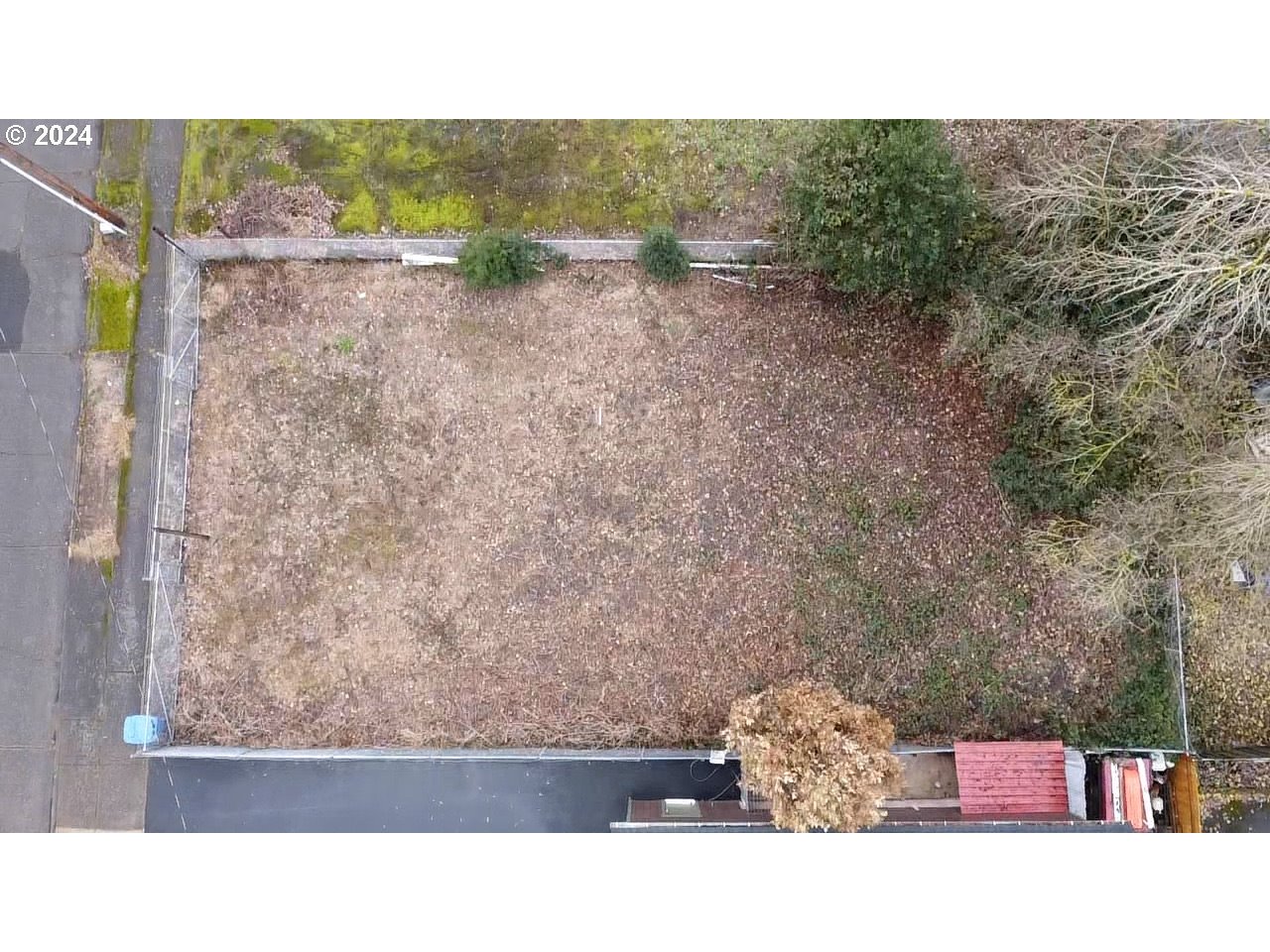 205 Southwest 2nd Avenue Kelso, WA 98626 - Photo 6 of 6 a black and white photo of a house