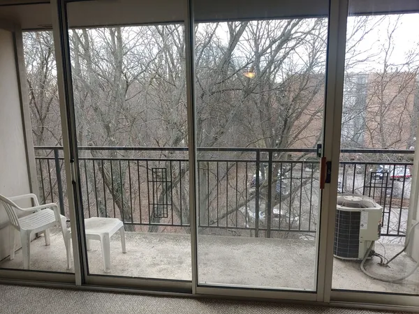 $1,425 | 5820 Oakwood Drive, Unit 5J, Lisle, IL 60532