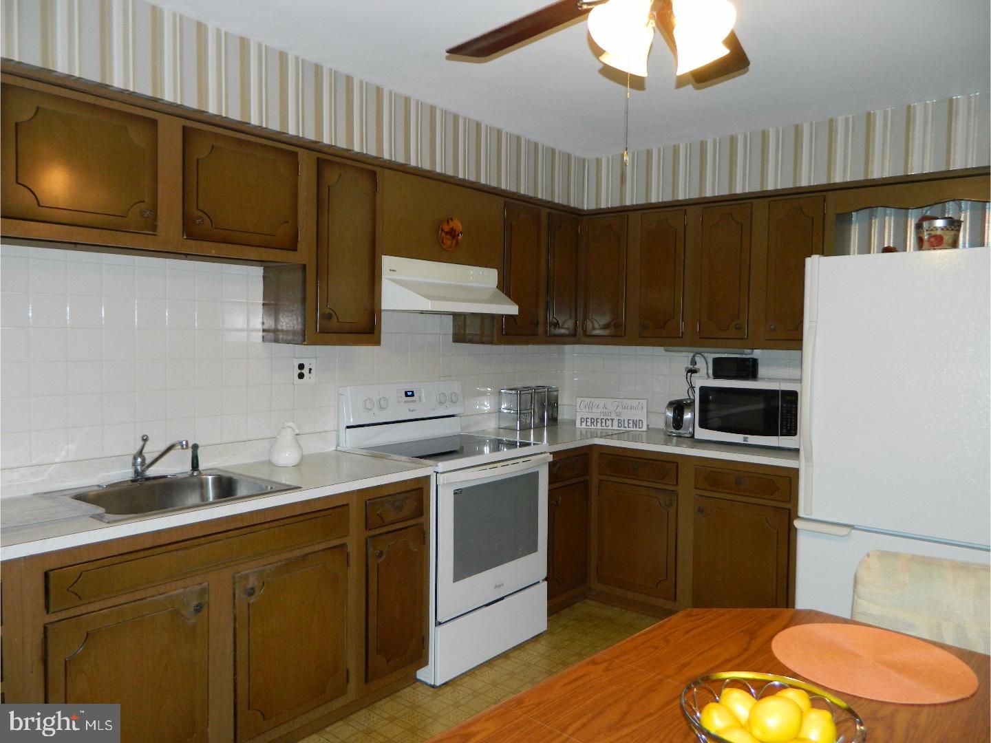 183 Shoemaker Road Huntingdon Valley, PA 19006 - Photo 5 of 15 Kitchen