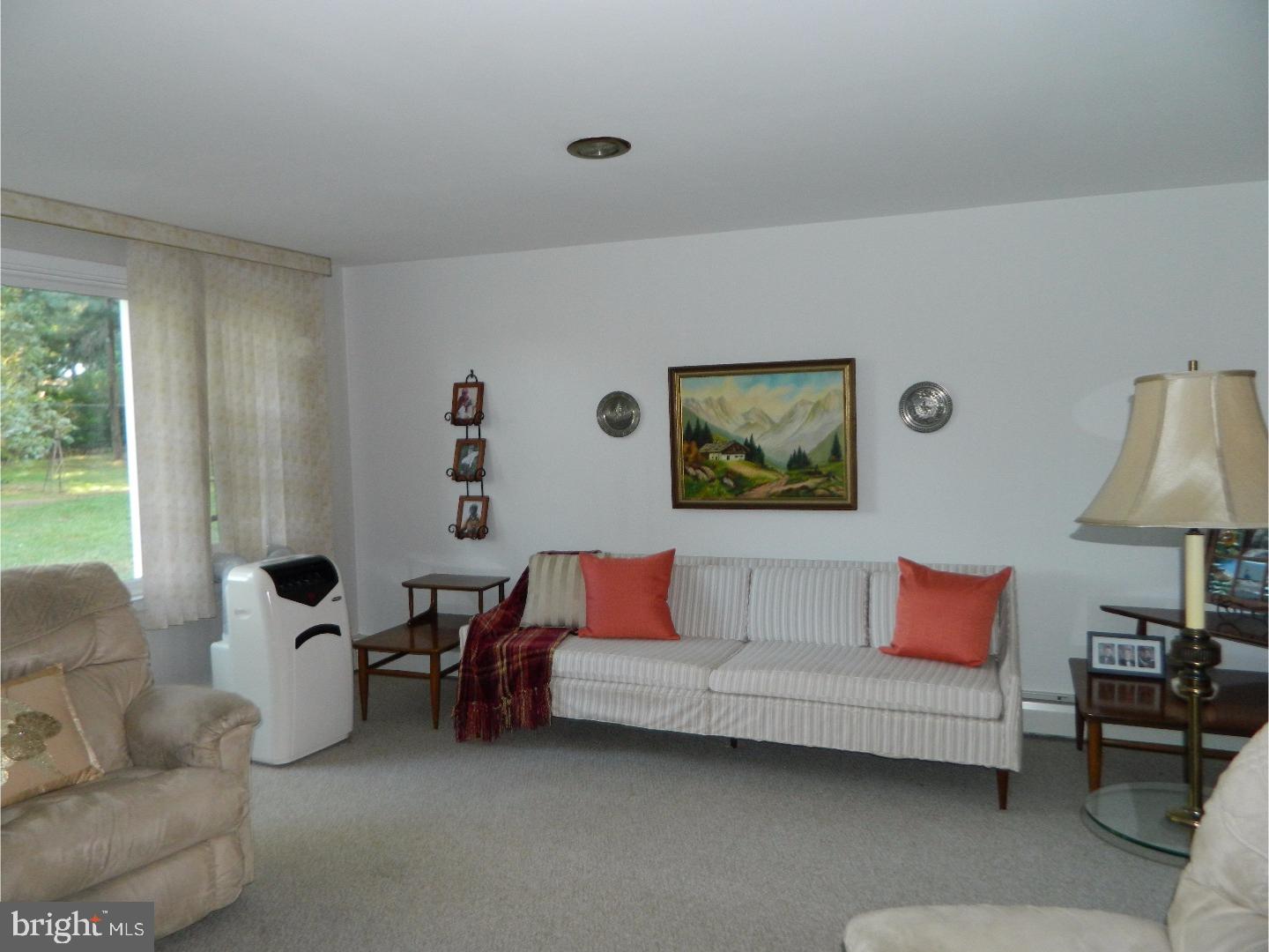 183 Shoemaker Road Huntingdon Valley, PA 19006 - Photo 6 of 15 Family Room