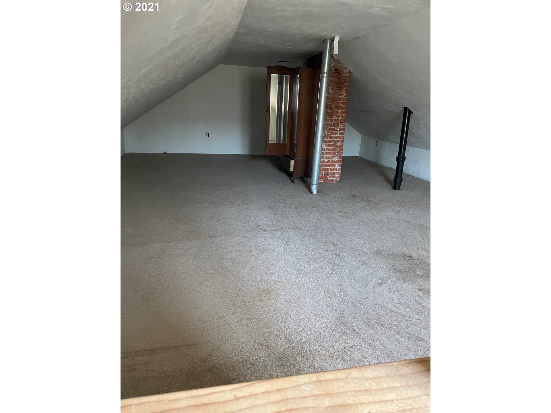 439 Q Street Springfield, OR 97477 - Photo 12 of 18 a view of an empty room