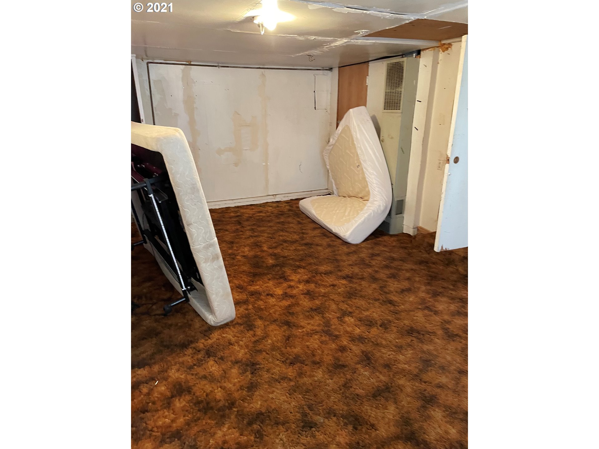 439 Q Street Springfield, OR 97477 - Photo 7 of 18 a view of a room with rack and white walls