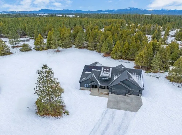 $975,000 | 826 East Slayton Lane, Deer Park, WA 99006