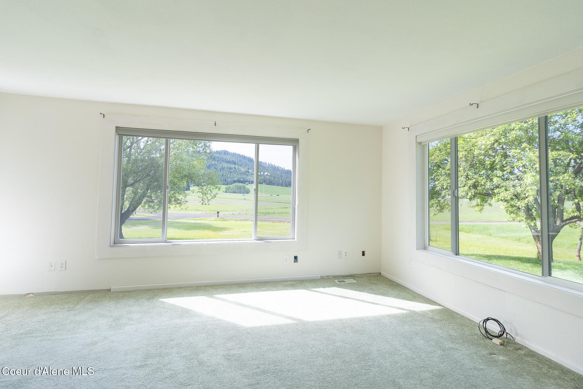 640 Renlow Road Plummer, ID 83851 - Photo 11 of 48 living room